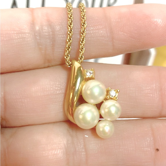 Christian Dior Pearl Rhinestone Gold Tone Pendant Necklace- GREAT CONDITION - Picture 6 of 9
